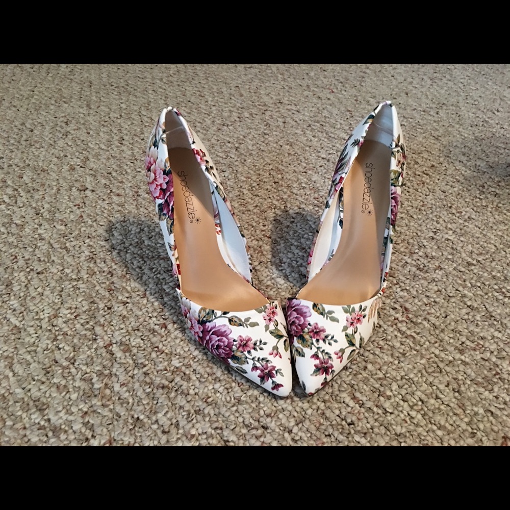 Shoedazzle Floral print 4” Pumps